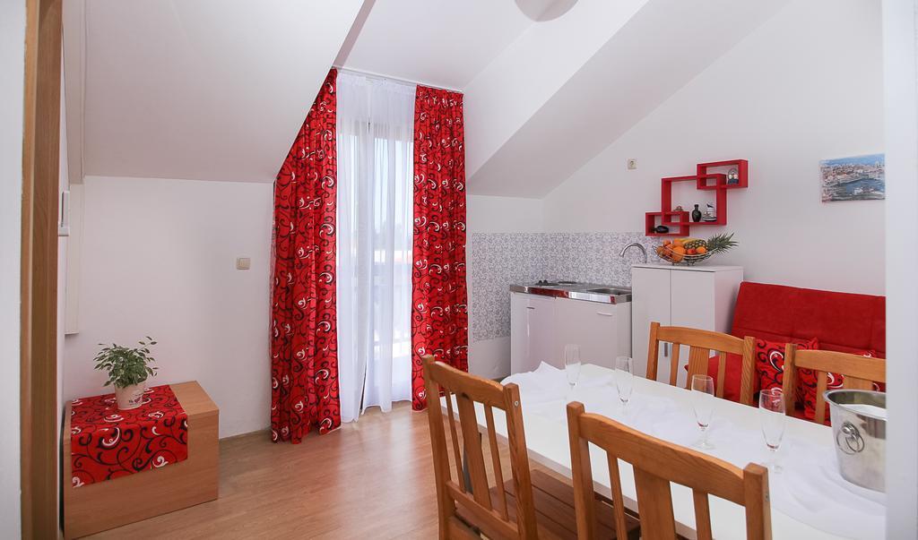 Apartments&Room Babic Kaštela Екстериор снимка