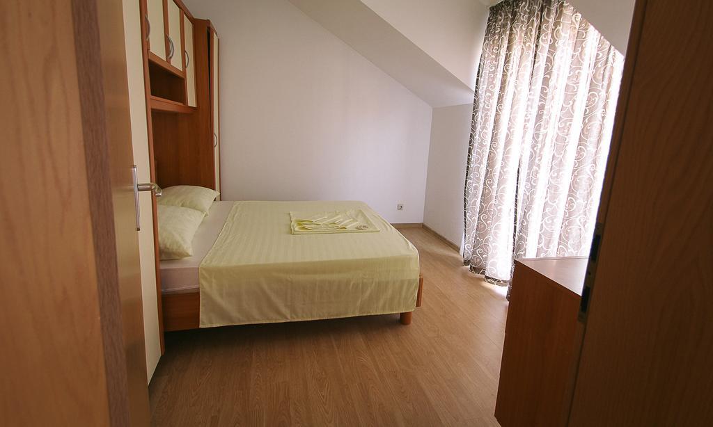 Apartments&Room Babic Kaštela Екстериор снимка