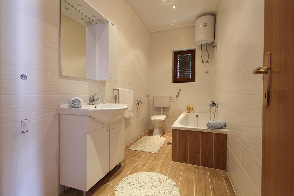 Apartments&Room Babic Kaštela Екстериор снимка