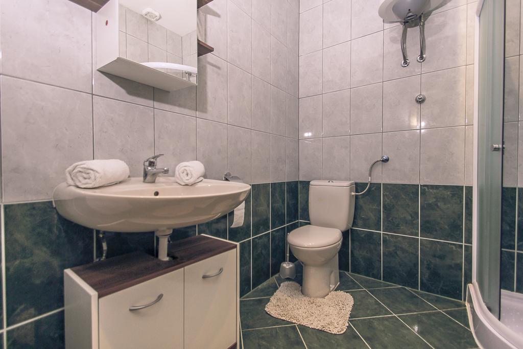 Apartments&Room Babic Kaštela Екстериор снимка